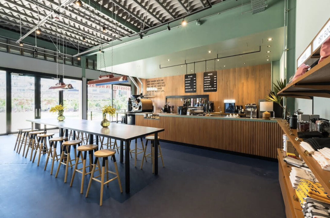 青山　カフェ　Little Darling Coffee Roasters（リトル ダーリン コーヒー ロースターズ）　店内の雰囲気