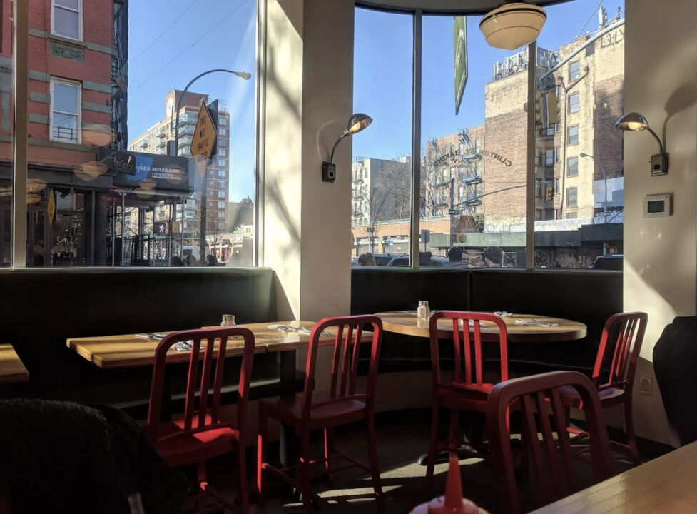 ニューヨーク カフェ Clinton Street Baking Company Restaurant(クリントン ストリート ベイキング カンパニー レストラン) 店内の雰囲気