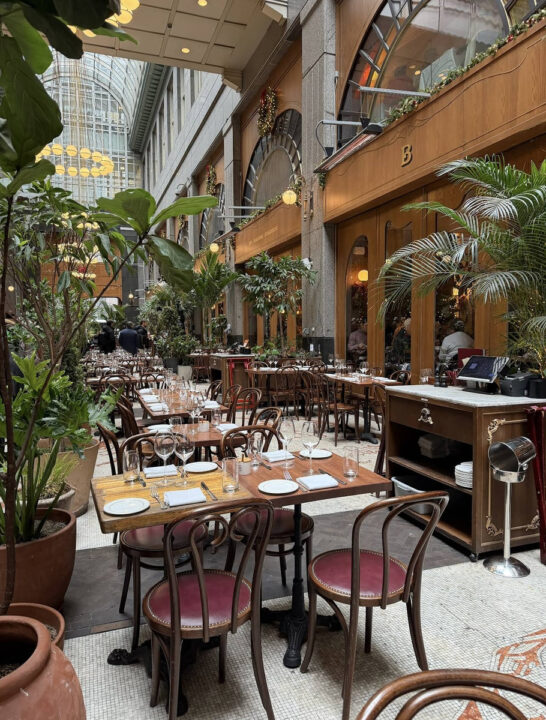 ニューヨーク カフェ La Grande Boucherie(ラ グランド ブーシェリー)店内の雰囲気