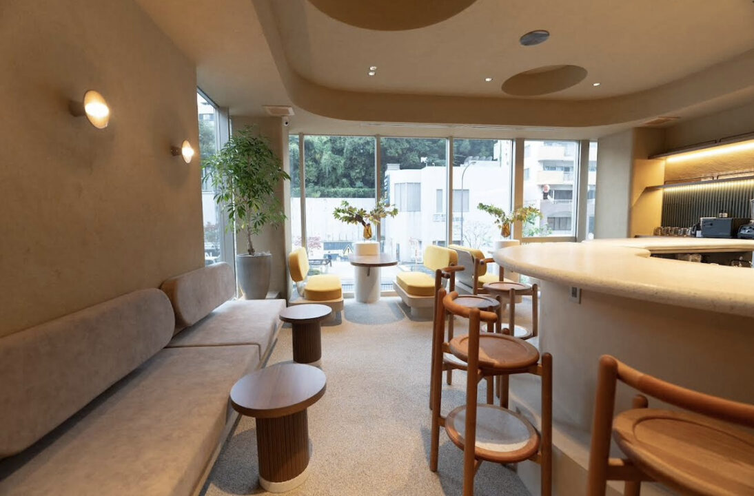 麻布十番　カフェ　cafe milkygreek（カフェ ミルキーグリーク）　店内の雰囲気