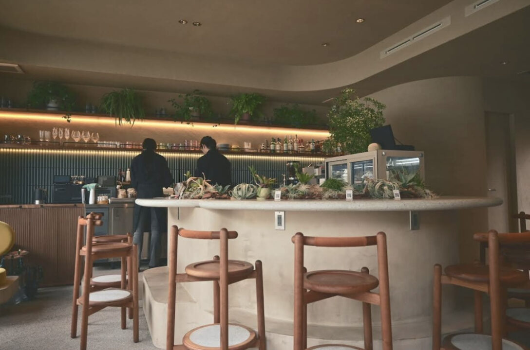 麻布十番　カフェ　cafe milkygreek（カフェ ミルキーグリーク）　店内の雰囲気