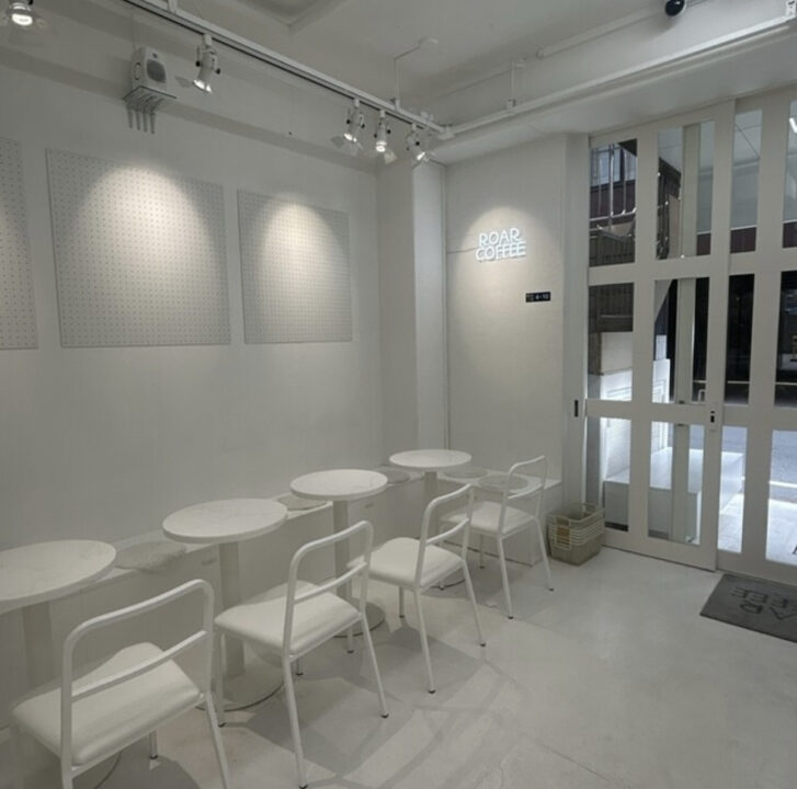 麻布十番　カフェ　ROAR COFFEE Azabujuban（ロアールコーヒー アザブジュウバン）　店内の雰囲気