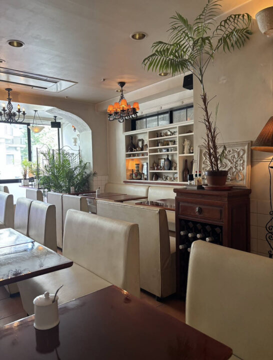 麻布十番　カフェ　CAFEDEUXTOITS（カフェ·ドゥ·トワ）　店内の雰囲気