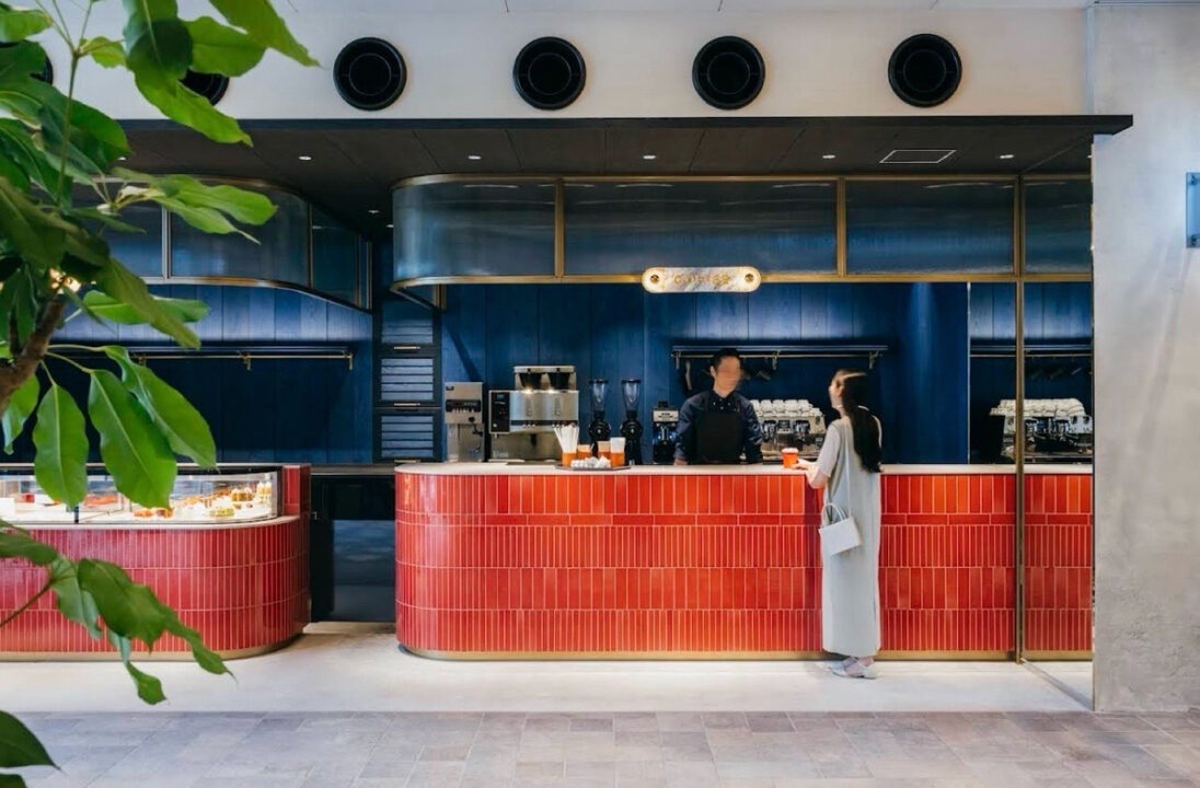 表参道　カフェ　ANNIVERSAIRE CAFE OMOTESANDO （アニヴェルセルカフェ 表参道）　店内の雰囲気