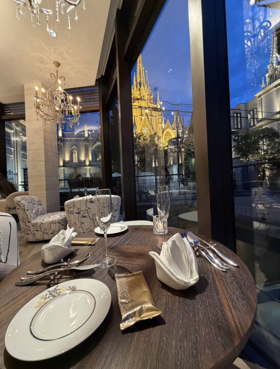 表参道　カフェ　St.GRACE Lounge & Dining（セントグレース ラウンジ アンド ダイニング）　店内の雰囲気