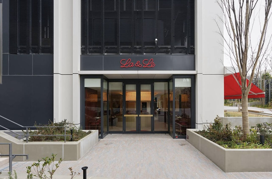 表参道　カフェ　La&Le（ラアンドレ）　外観