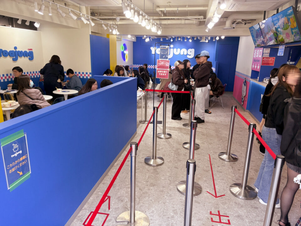 新大久保　カフェ　Yoajung ヨアジョン 新大久保1号店　店内の雰囲気 