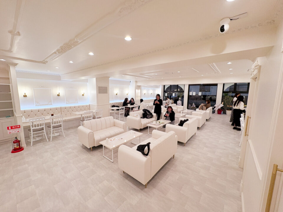 新大久保　カフェ　IVORY（アイボリー）　店内の雰囲気