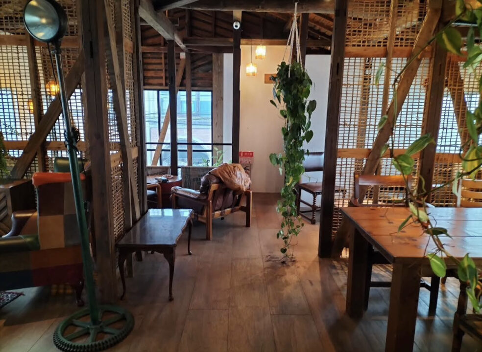 新大久保　カフェ　ATO Shin-okubo（アト シンオオクボ）　店内の雰囲気