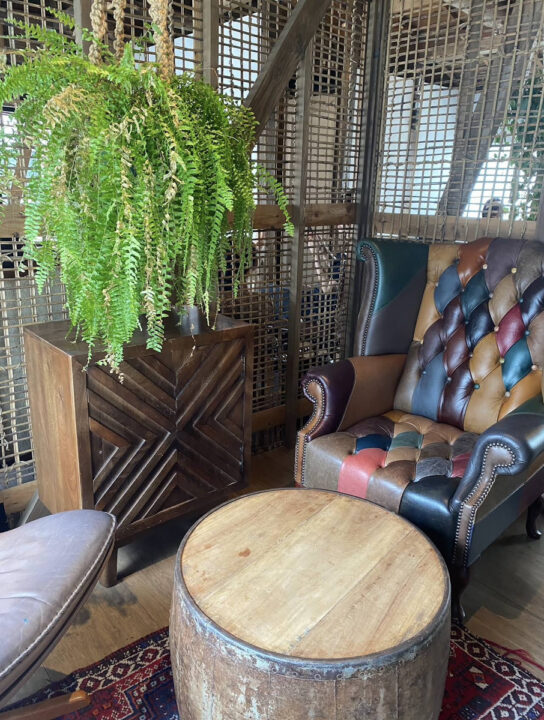 新大久保　カフェ　ATO Shin-okubo（アト シンオオクボ）　店内の雰囲気