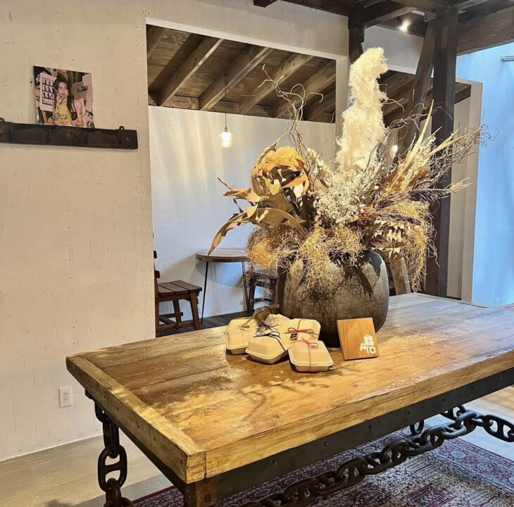 新大久保　カフェ　ATO Shin-okubo（アト シンオオクボ）　店内の雰囲気