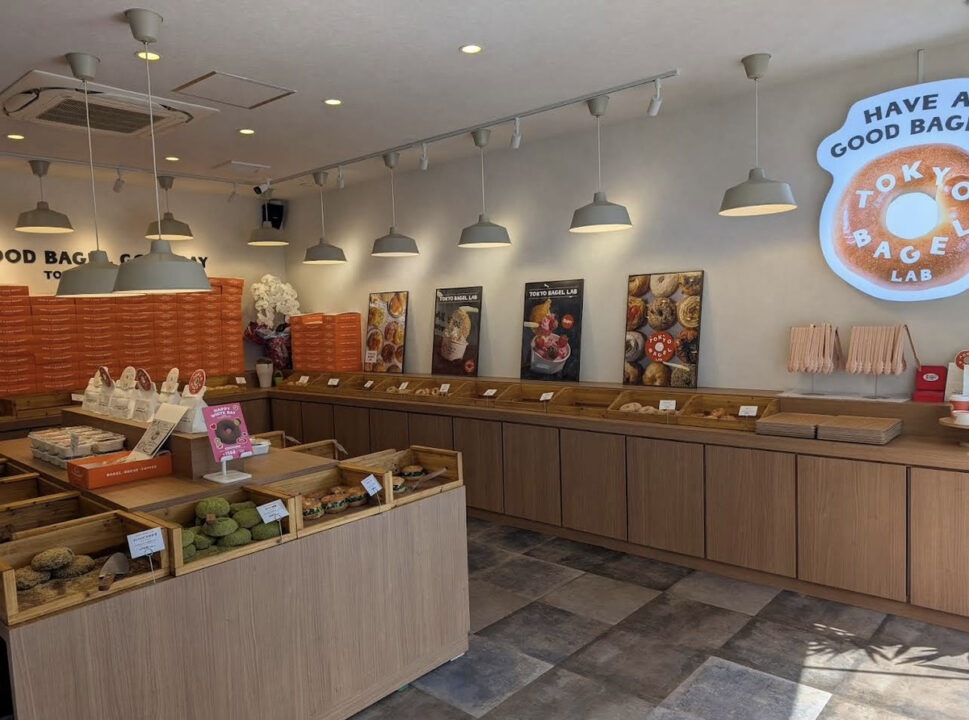 新大久保　カフェ　東京ベーグルラボ TOKYO BAGEL LAB　店内の雰囲気