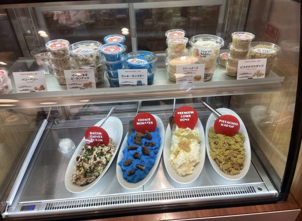 新大久保　カフェ　東京ベーグルラボ TOKYO BAGEL LAB　店内の雰囲気