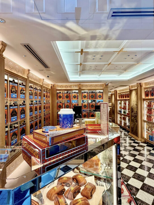 新大久保　カフェ　ATO Shin-okubo（アト シンオオクボ）　店内の雰囲気