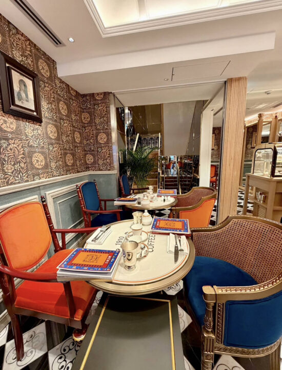 銀座　カフェ　Bacha Coffee 銀座（バシャ コーヒー）　店内の雰囲気 