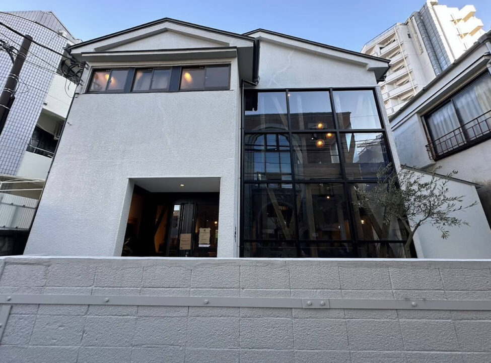 新大久保　カフェ　ATO Shin-okubo（アト シンオオクボ）　外観