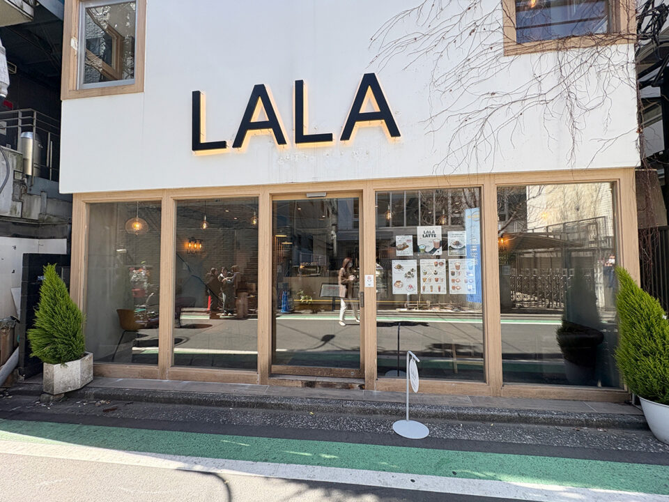 新大久保　カフェ　LALA COFFEE　外観