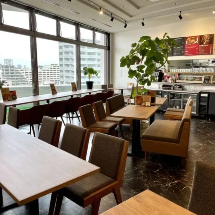 大井町　カフェ　GROVE SUNNY SIDE（グローブサニーサイド）　店内の雰囲気
