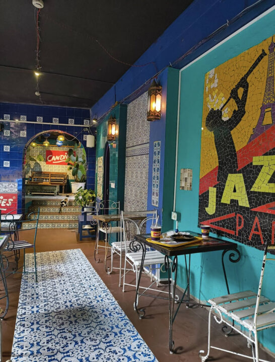 インド ムンバイ カフェ Candies(キャンディーズ) 店内の雰囲気