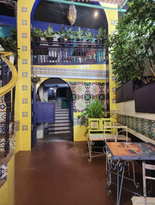 インド ムンバイ カフェ Candies(キャンディーズ) 店内の雰囲気