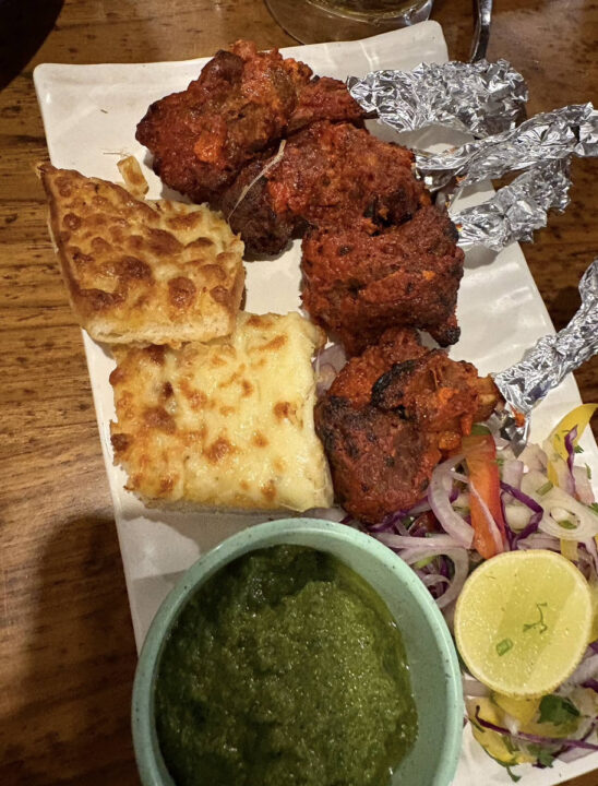 インド ムンバイ カフェ Leopold Cafe(レオポルドカフェ) 人気メニュー