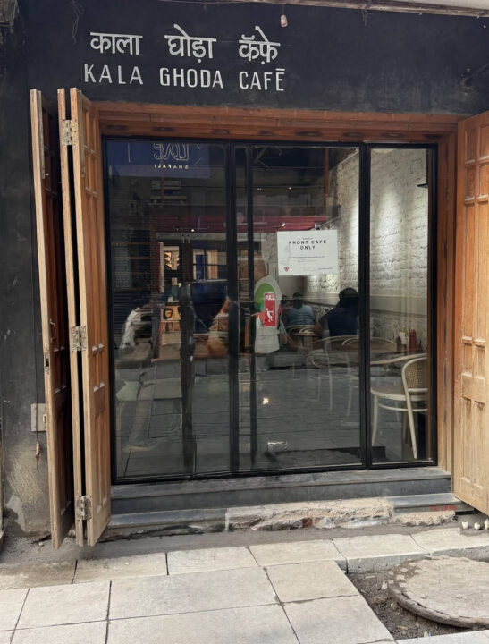 インド ムンバイ カフェ Kala Ghoda Cafe(カラゴーダカフェ) 外観