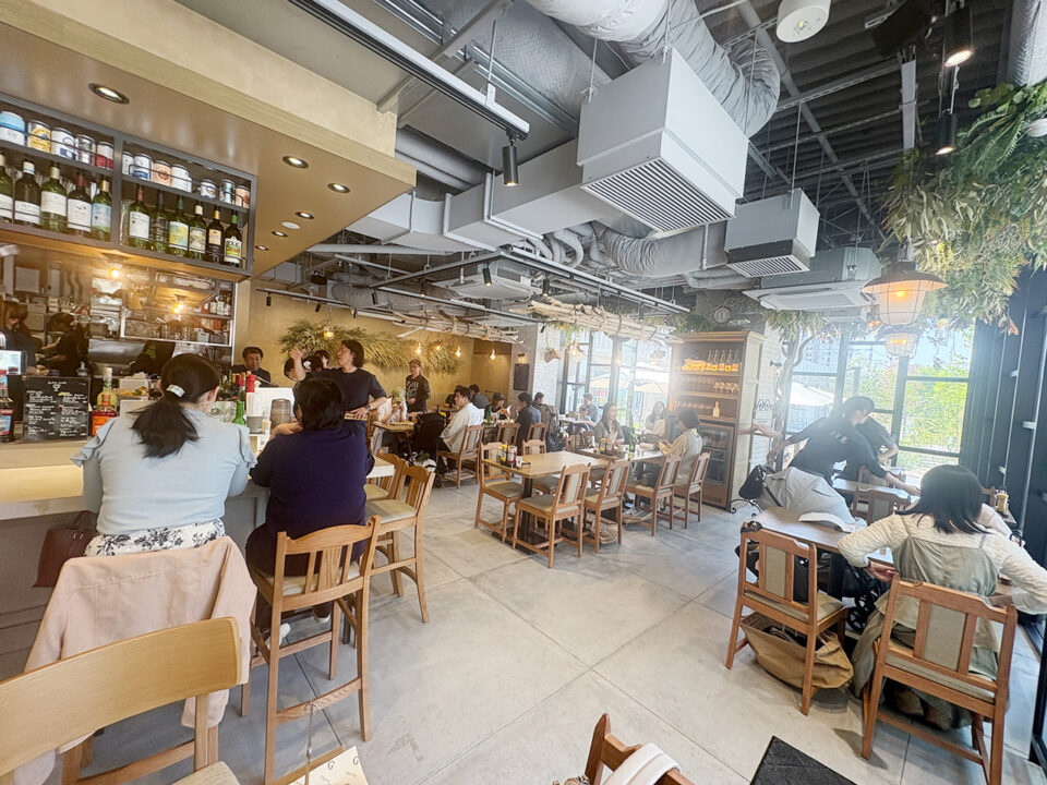 ネイチャー アンド ミート グローヴ パーク ビュー　店内の雰囲気