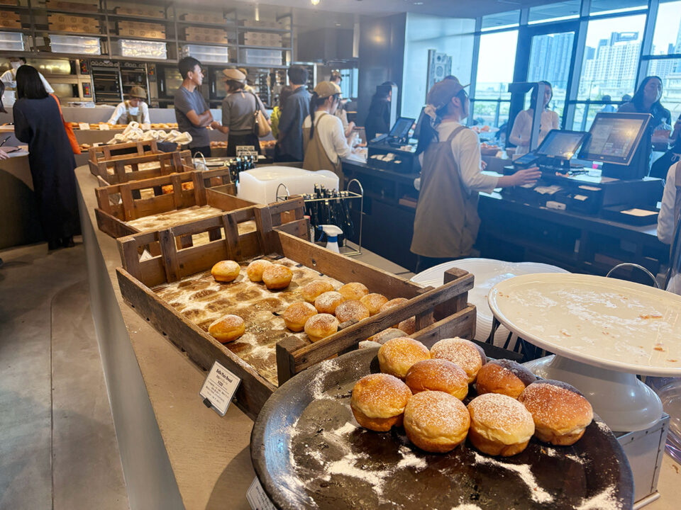 バター香る人気No.1メニューBeBeパンプレーン