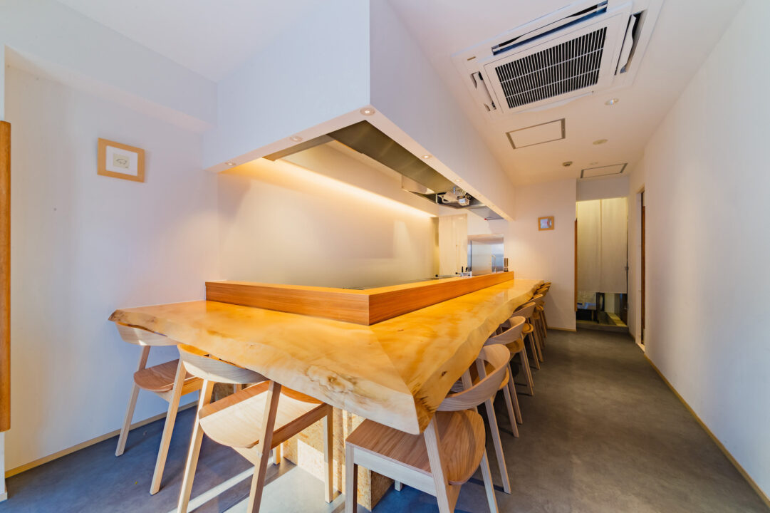 表参道・青山ランチ　tonkatsu.jp（トンカツドットジェイピー）　店内の雰囲気