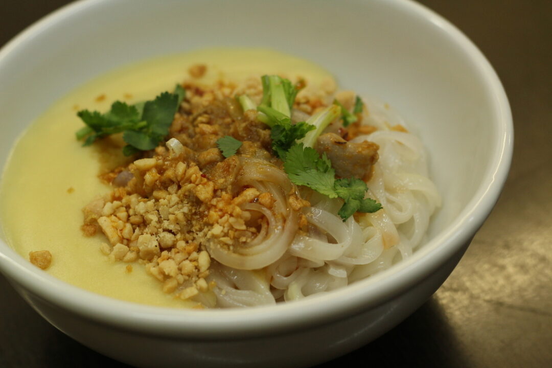 高田馬場　ランチ　TAUNGGYI CAFE&BAR（タウンジー カフェ&バー）　人気メニュー