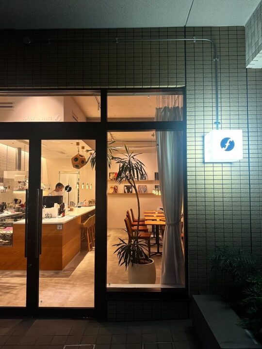 白金 カフェ f(エフ) 外観