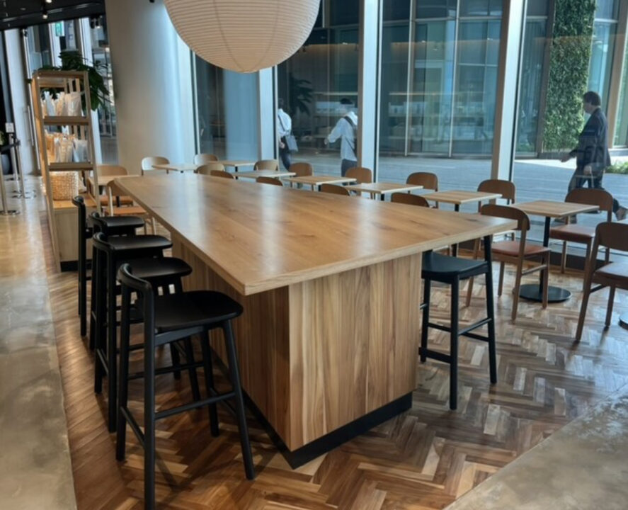 高輪ゲートウェイ　カフェ　365日とCOFFEE　店内の雰囲気