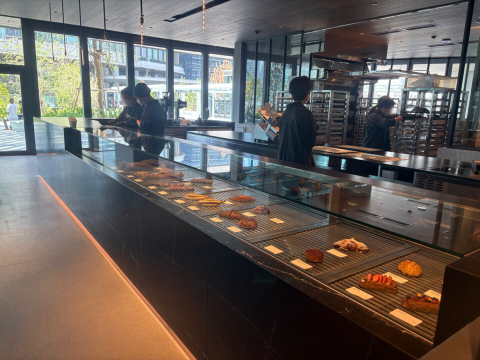 高輪ゲートウェイ　ランチ　OGAWA COFFEE LABORATORY（オガワコーヒー ラボラトリー）　店内の雰囲気