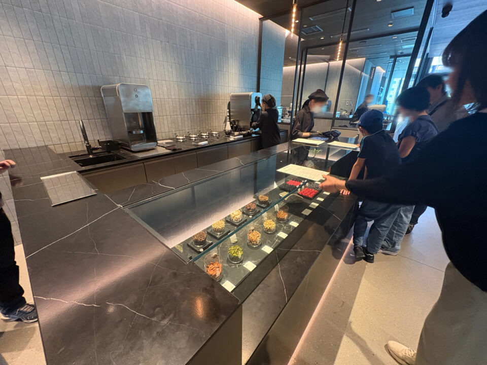高輪ゲートウェイ　ランチ　OGAWA COFFEE LABORATORY（オガワコーヒー ラボラトリー）　店内の雰囲気