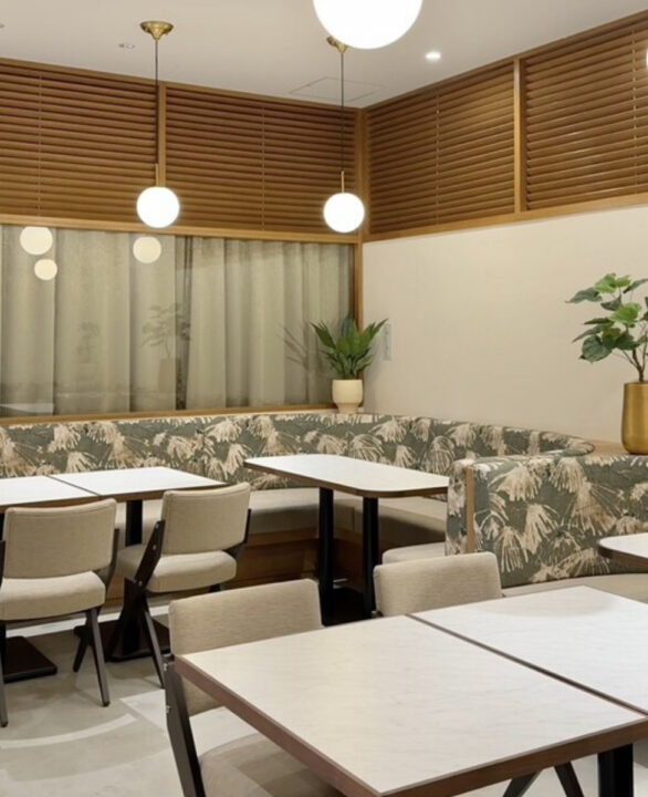 新宿南口　カフェ　FLIPPER'S（フリッパーズ）新宿店　店内の雰囲気