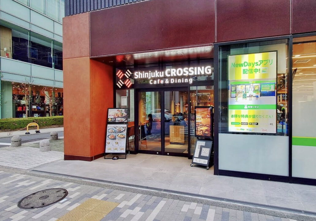 新宿南口　カフェ　Shinjuku CROSSING cafe&dining（ シンジュク クロッシング カフェ＆ダイニング ）　外観