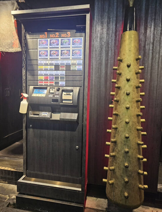 池袋 ランチ カラシビ味噌らー麺 鬼金棒 池袋店 店内の雰囲気