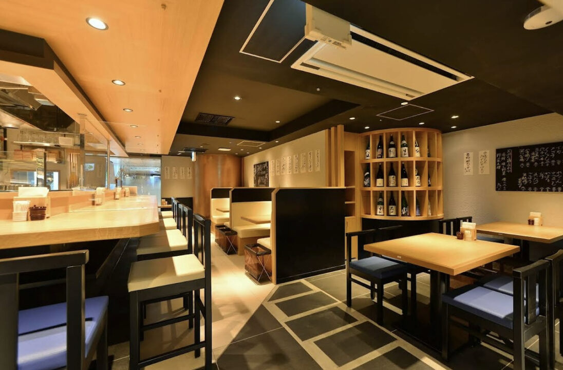 東京駅　ランチ　江戸切り 助六そば ぬる燗佐藤　店内の雰囲気