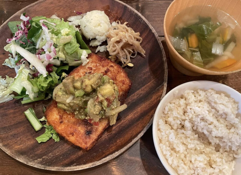 市ヶ谷 ランチ 古民家ビストロ 燕食堂 人気メニュー