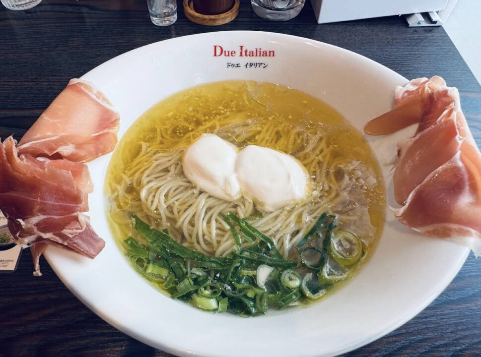 市ヶ谷 ランチ 黄金の塩らぁ麺 ドゥエイタリアン 人気メニュー