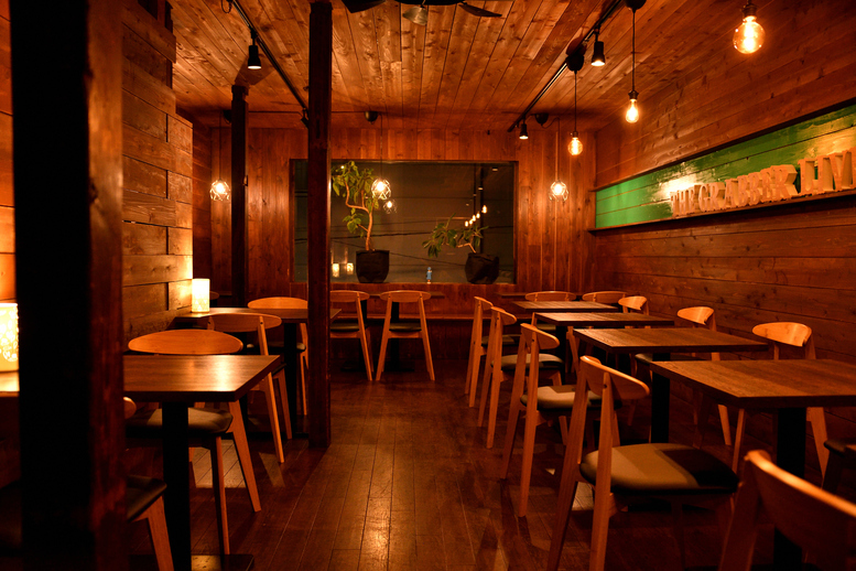秋葉原 ランチ THE GRABBER hamburger pub(ザグラッビアー ハンバーガーパプ) 店内の雰囲気