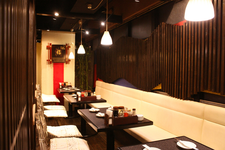 鶯谷　ランチ　鴻福餃子酒場 店内の雰囲気