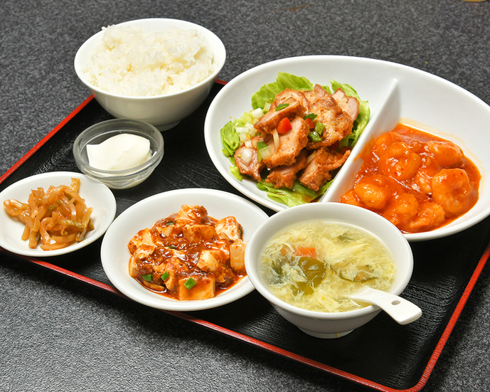 鶯谷　ランチ　鴻福餃子酒場 人気メニュー