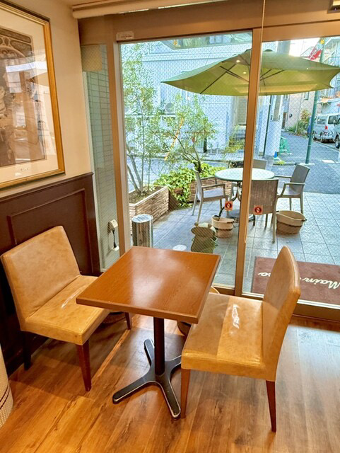 代々木上原 ランチ ブーランジェリー&カフェ マンマーノ 店内の雰囲気