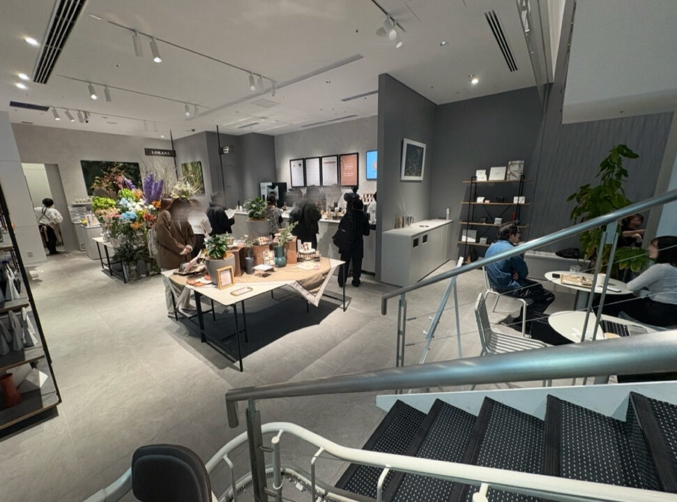 東京駅　カフェ　imperfect MARUNOUCHI ROASTERY（インパーフェクト マルノウチ ロースタリー）　店内の雰囲気