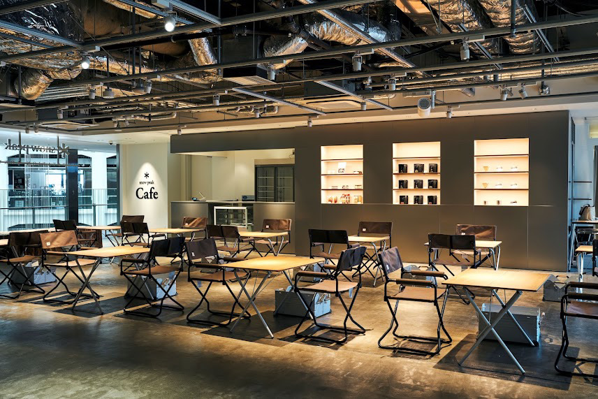 東京駅　カフェ　snow peak cafe（スノーピークカフェ）　店内の雰囲気 
