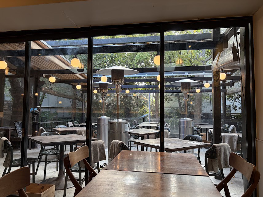 鎌倉 カフェ GARDEN HOUSE KAMAKURA(ガーデンハウスカマクラ) 店内の雰囲気