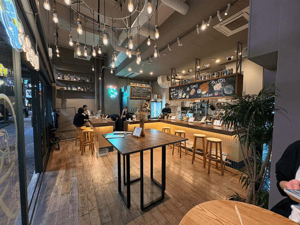 池袋　カフェ　P-144（ピーイチヨンヨン）×シトラバ　店内の雰囲気 1