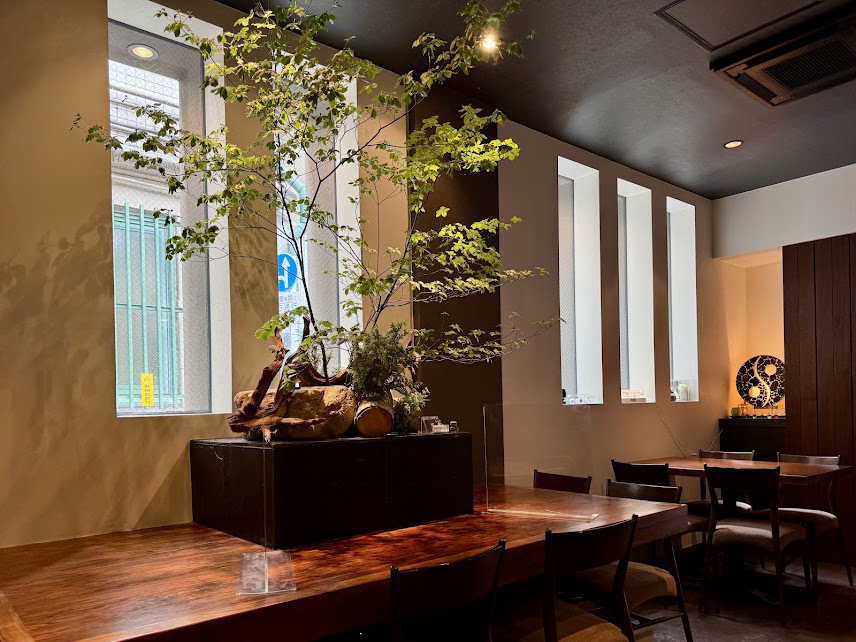 神保町 カフェ 石釜bakebread茶房 TAM TAM(イシガマ ベイクブレッド サボウ タムタム) 店内の雰囲気