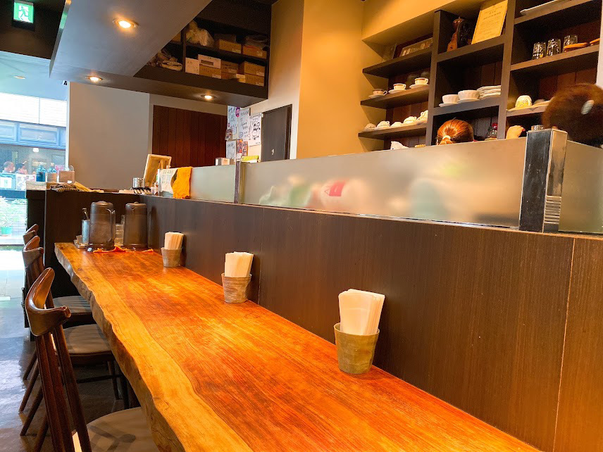 神保町 カフェ 石釜bakebread茶房 TAM TAM(イシガマ ベイクブレッド サボウ タムタム) 店内の雰囲気